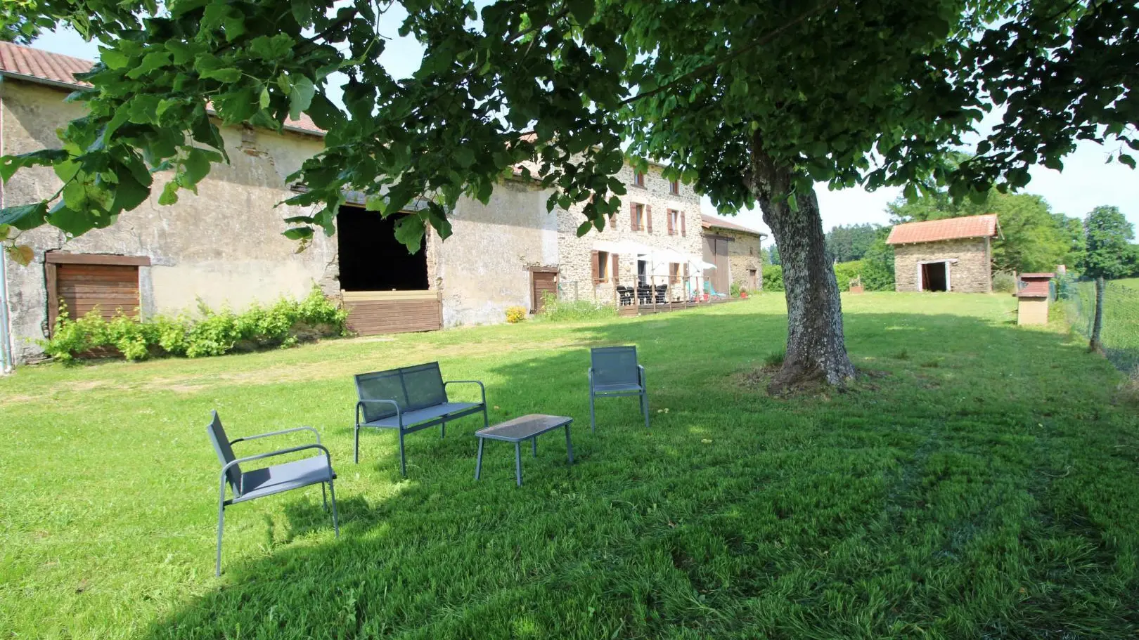 Gîte Le Tilleul Le Chalard sur la commune de Chalus en Haute-Vienne - à l'ombre du tilleul_3