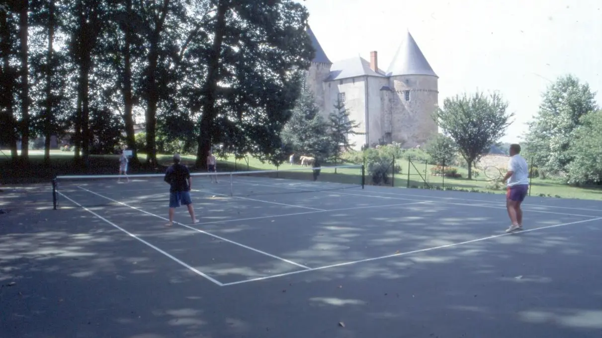 le tennis dans le parc du château de Brie_2