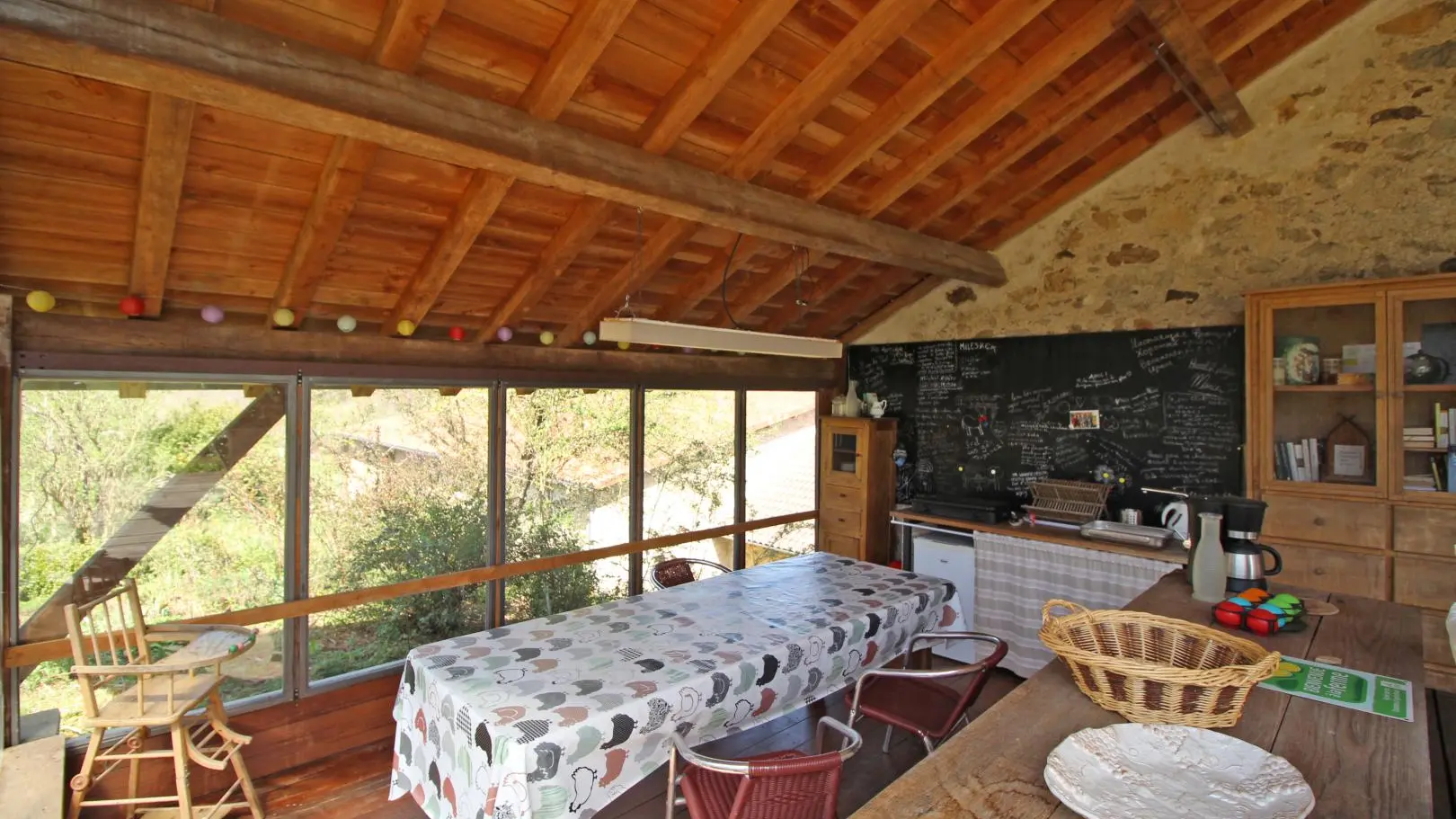 Chambre d'hôtes du Clos de l'Arthonnet à Flavignac en Haute-Vienne (Nouvelle Aquitaine) - Terrasse couverte_17