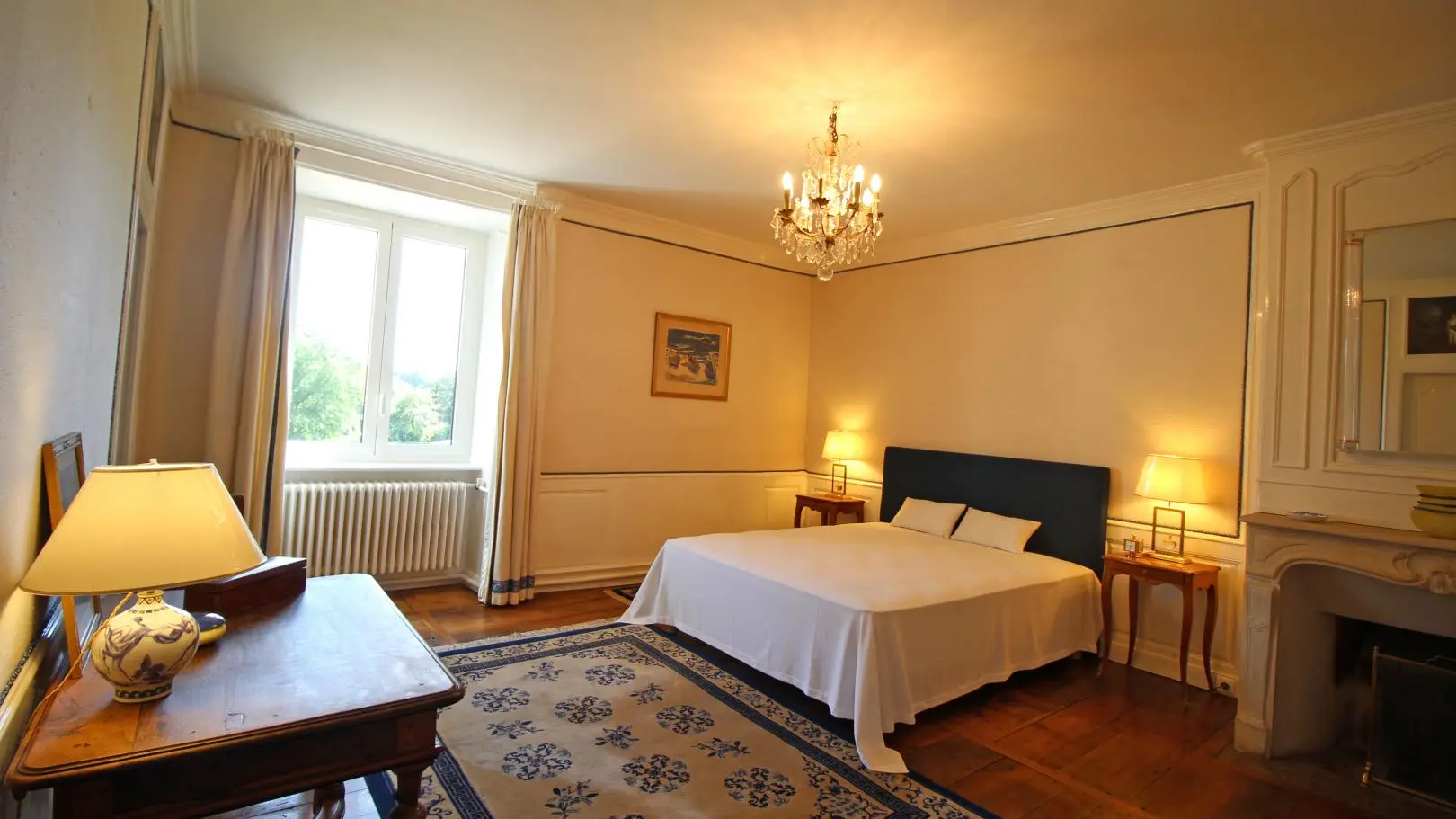 Domaine de Gensignac à Séreilhac en Haute-Vienne (Nouvelle Aquitaine)- chambre jaune_26