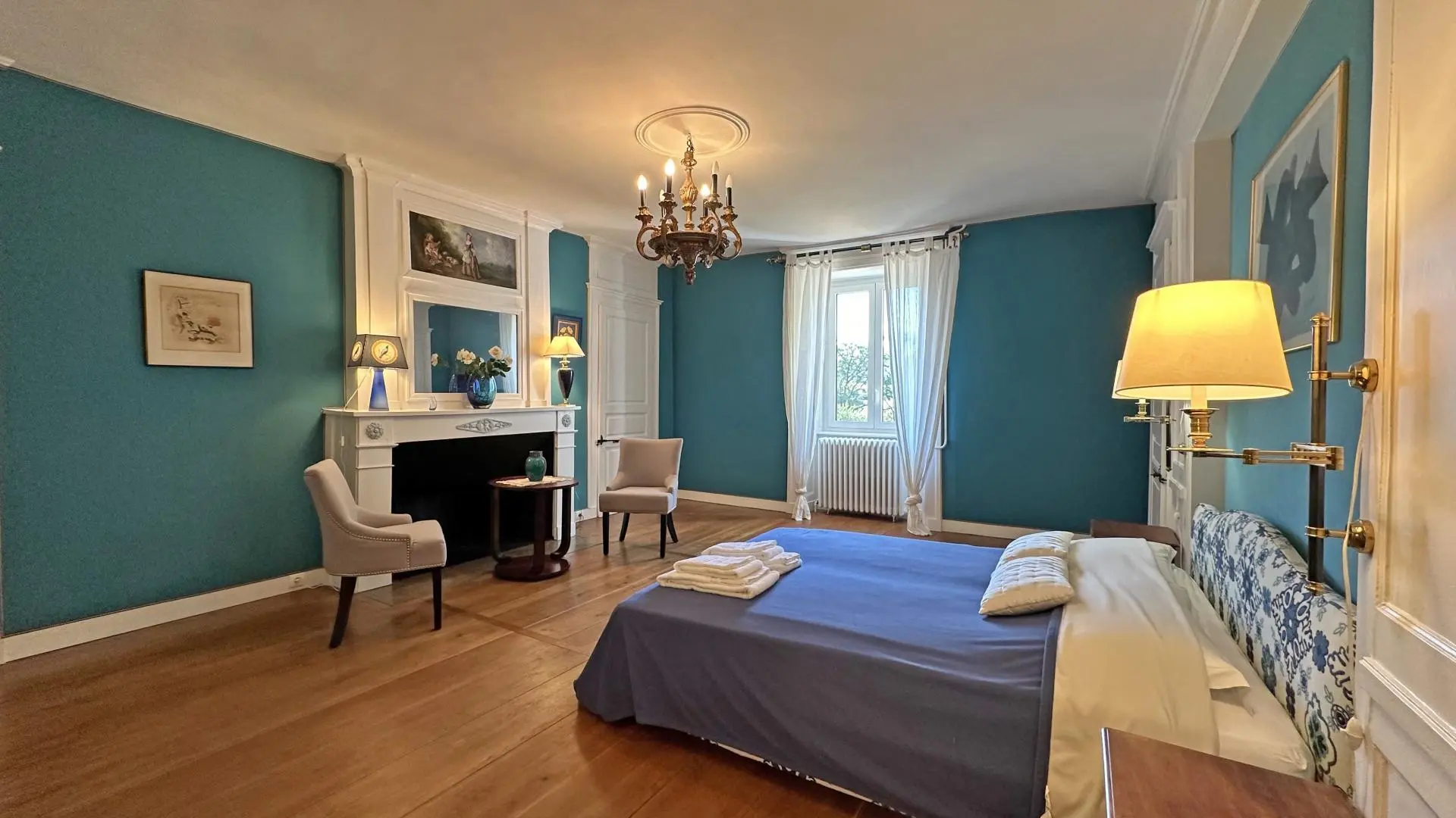 Domaine de Gensignac à Séreilhac en Haute-Vienne (Nouvelle Aquitaine)- chambre bleue canard_37