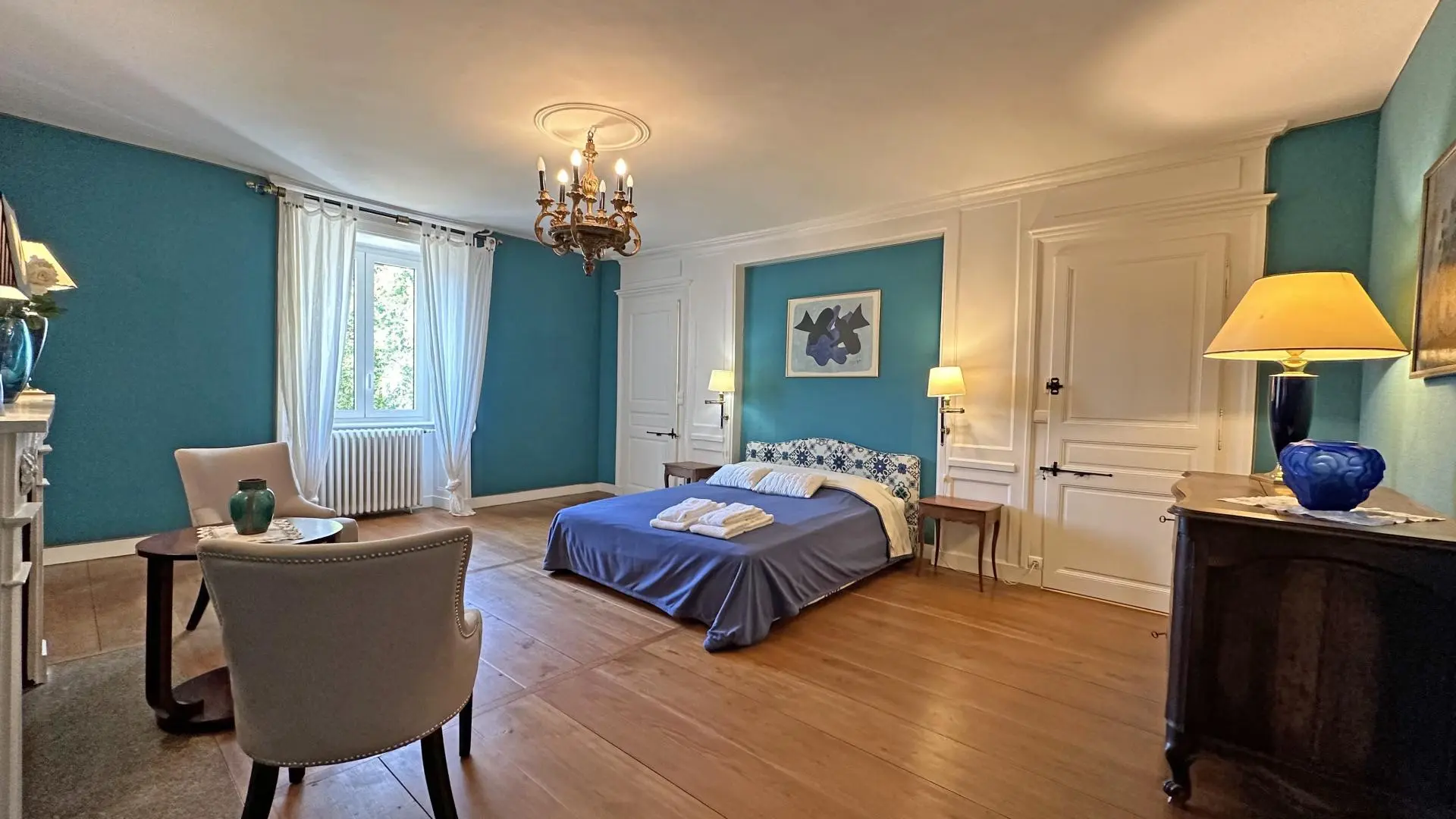 Domaine de Gensignac à Séreilhac en Haute-Vienne (Nouvelle Aquitaine)- chambre bleue canard_36