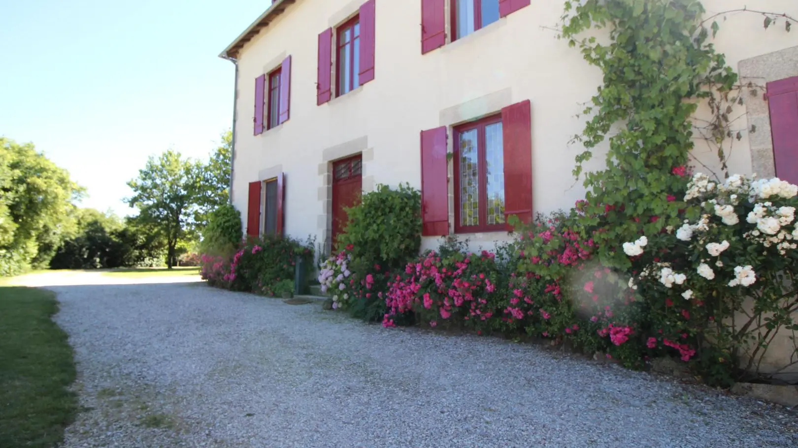 Gîte Le Boucheron à Beynac en Haute-Vienne (Limousin), façade avant._38