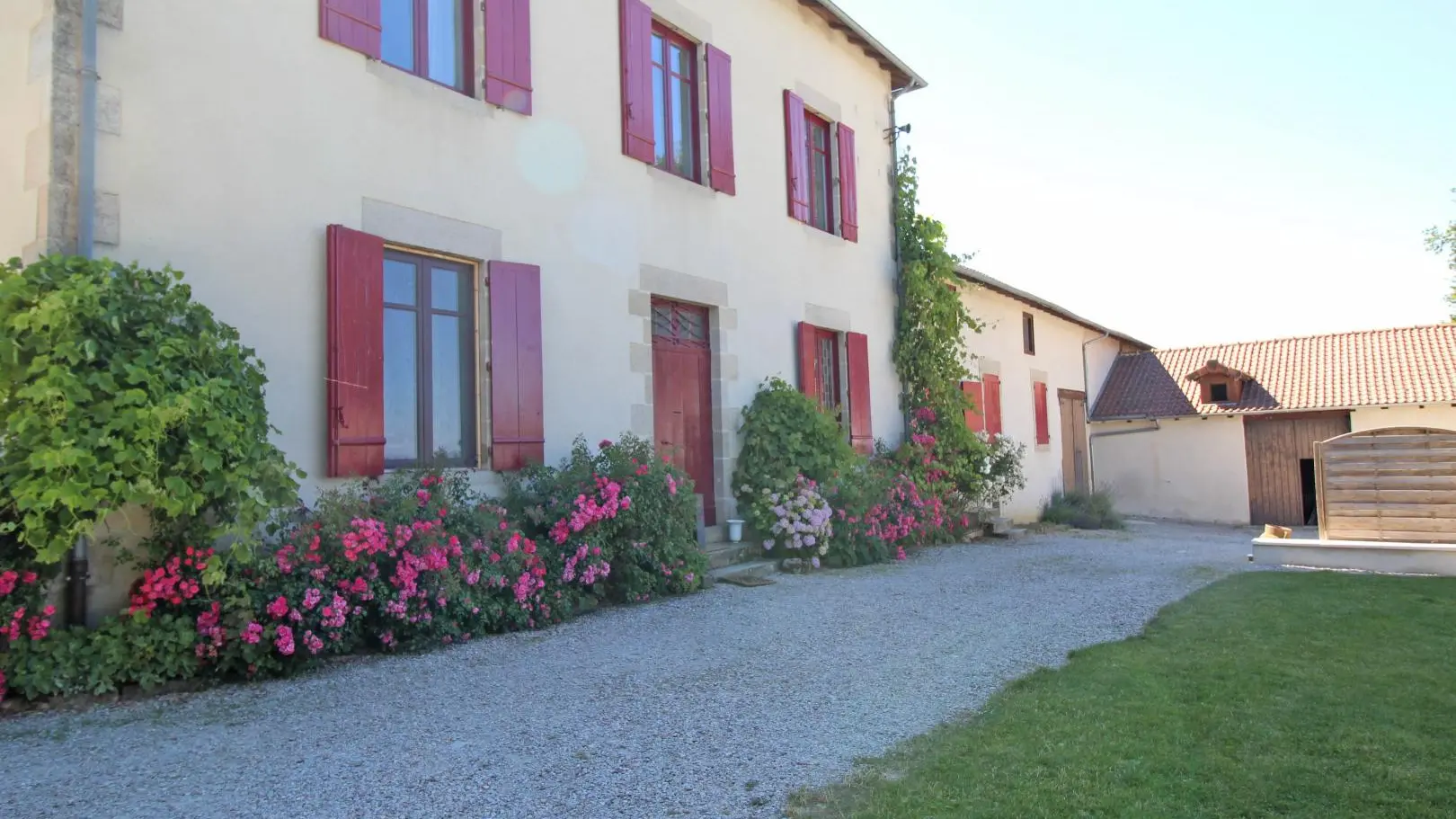 Gîte Le Boucheron à Beynac en Haute-Vienne (Limousin), façade avant._40