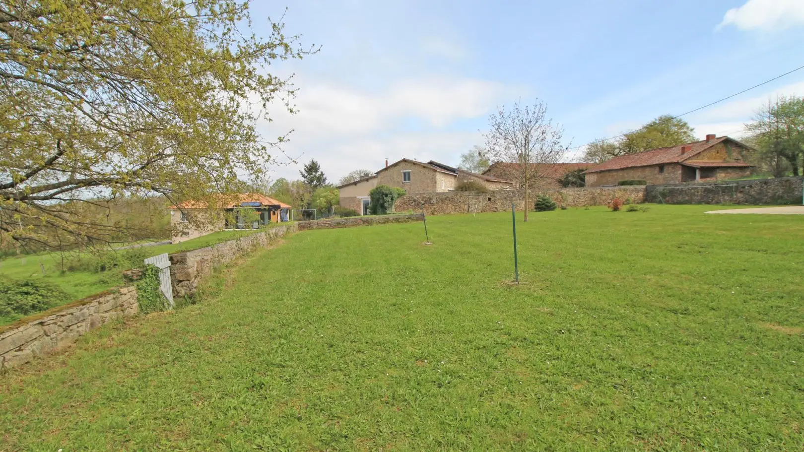 Gite des Hauts de Bosmie, commune de Bosmie L'Aiguille en Limousin - la pelouse_24