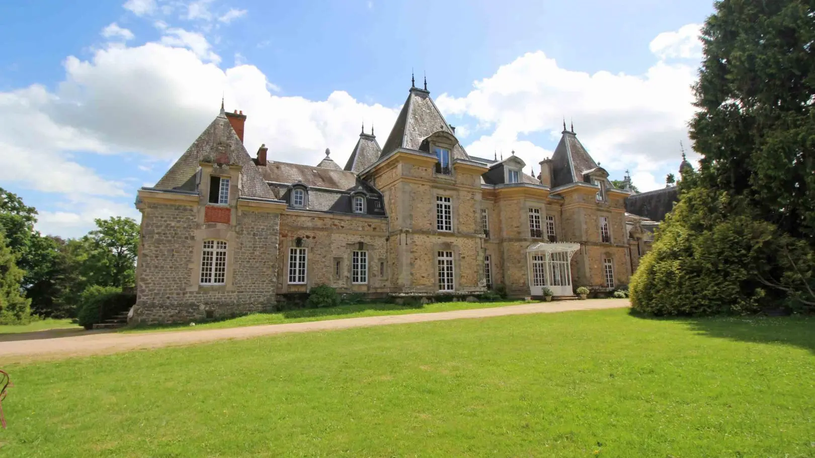 Le château de Ligoure au Vigen en Haute-Vienne (Limousin)_2