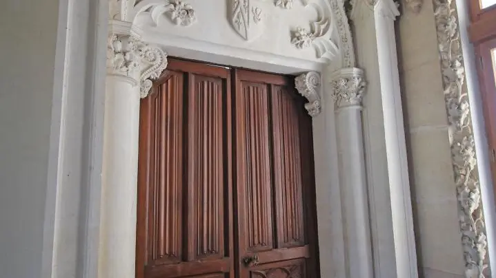 Château de Bort à Saint Priest Taurion en Haute-Vienne (Nouvelle Aquitaine)- Porte du couloir vers les chambres d'hôtes_18