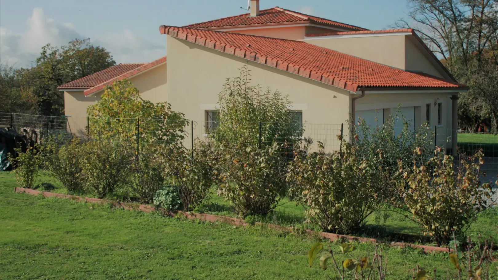 Gîte du pin parasol à Arnac la Poste en Haute-Vienne (Nouvelle Aquitaine)
Façade Est_35