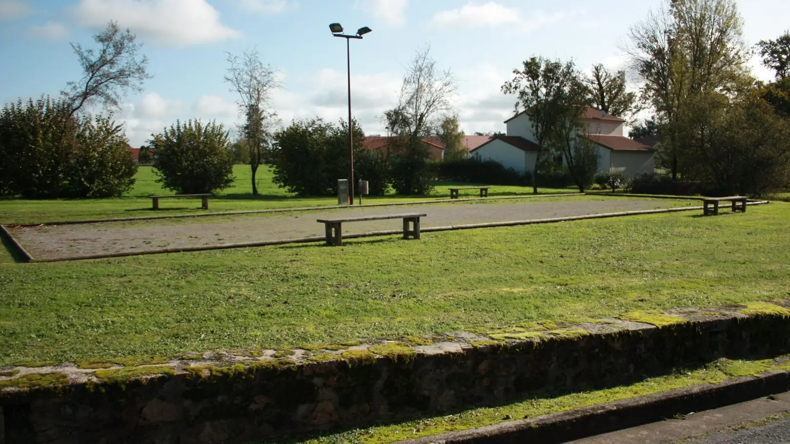 Terrain de pétanque communal à proximité du gîte (30m)_40