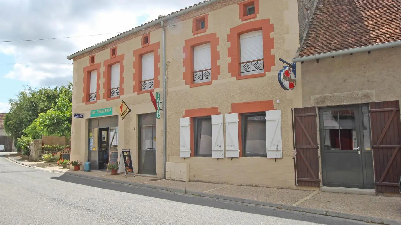 gite de La Treille à Saint Hilaire La Treille en Haute-Vienne, à l'étage, l'appartement aux volets roulants électriques_16