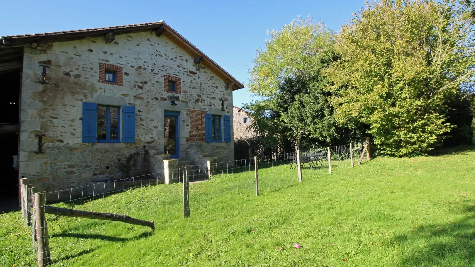 Maison des Roses à Virat, commune de Berneuil en Haute-Vienne_1