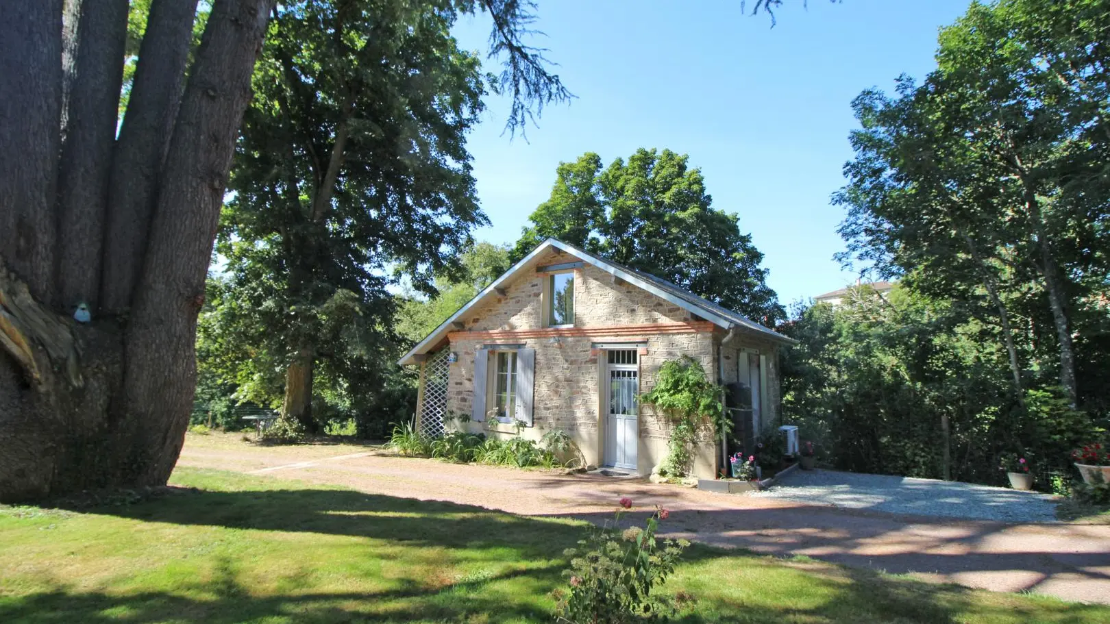 La petite charmille à Châteauponsac en Haute-Vienne (Nouvelle Aquitaine)_1