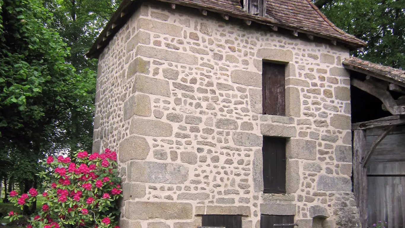 Maison Berry inscrite aux Monuments historiques sur le circuit de Silord à Razés_2