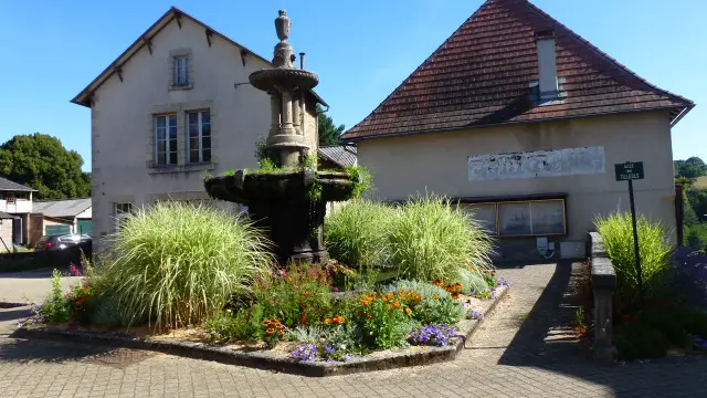 Sentier entre architecture et nature_1