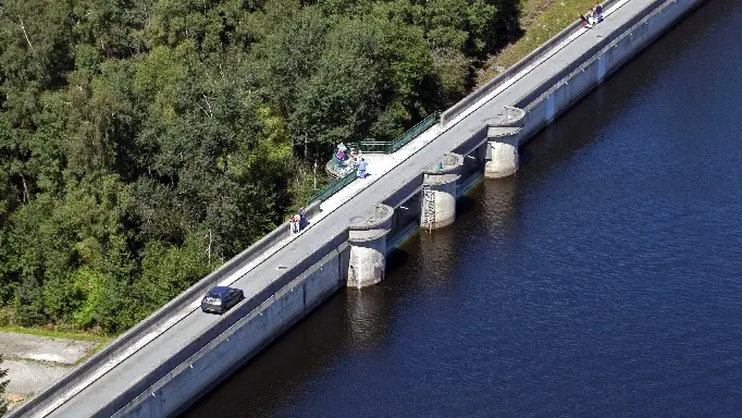 Vue aérienne du barrage et de la retenue, amont_2