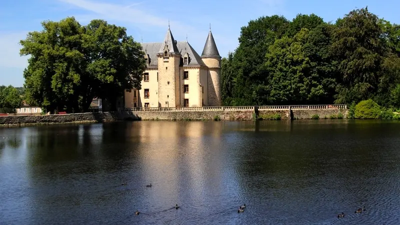 Château et son étang_1