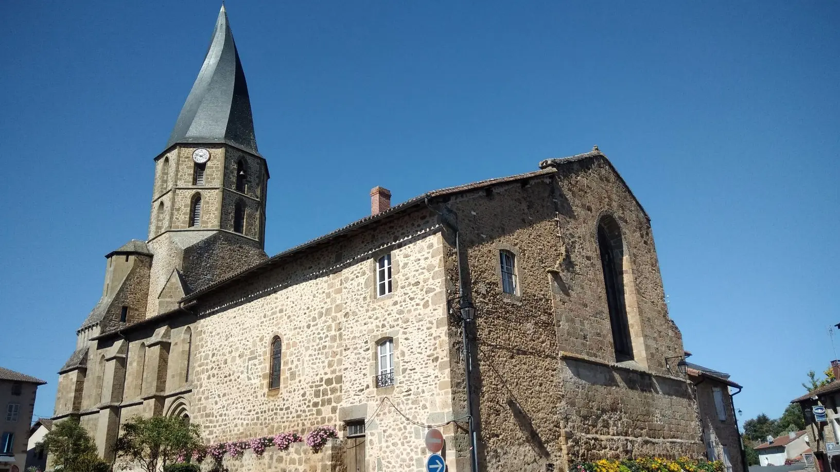 Eglise Saint-Sauveur à  Rochechouart_1