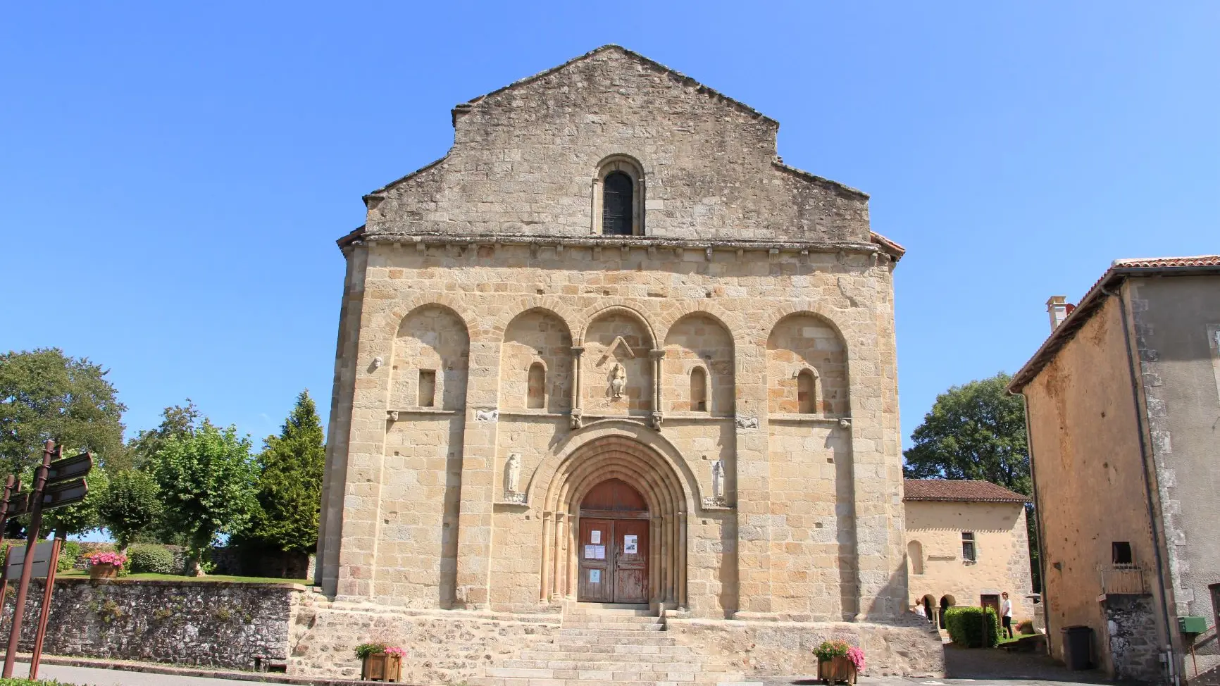Eglise Saint-Eutrope aux Salles Lavauguyon_2