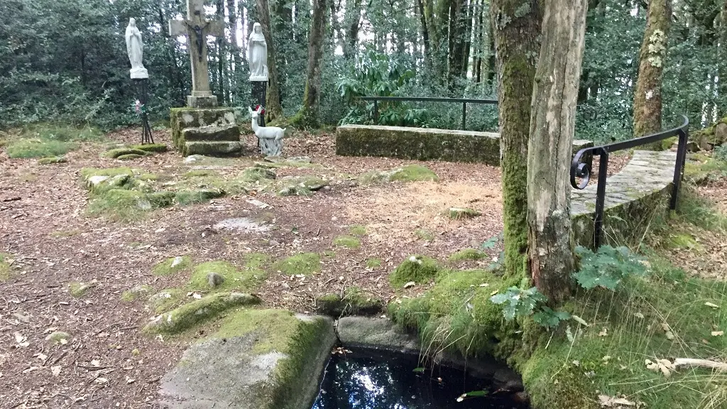 Fontaine Ste Geneviève, à St Julien le Petit_1