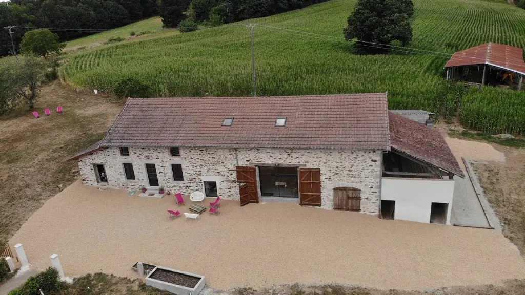 Gîte La Ribière Chomeau, à Bujaleuf (extérieur)_2