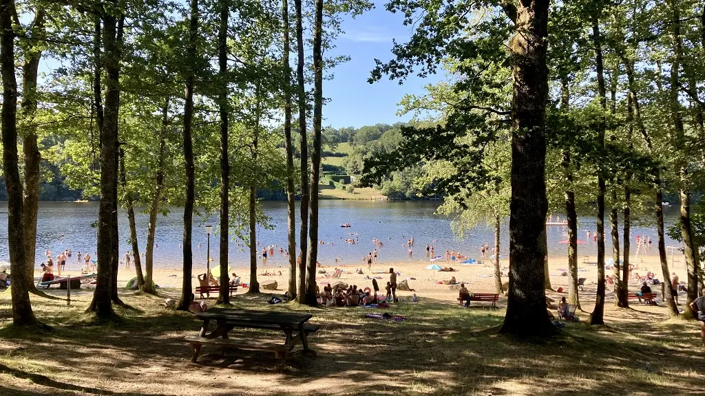 Plage du lac de Ste Hélène, à Bujaleuf_1