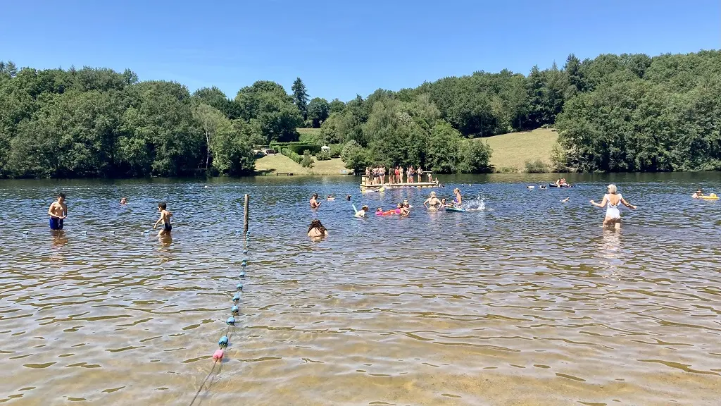 Plage du lac de Ste Hélène, à Bujaleuf_3