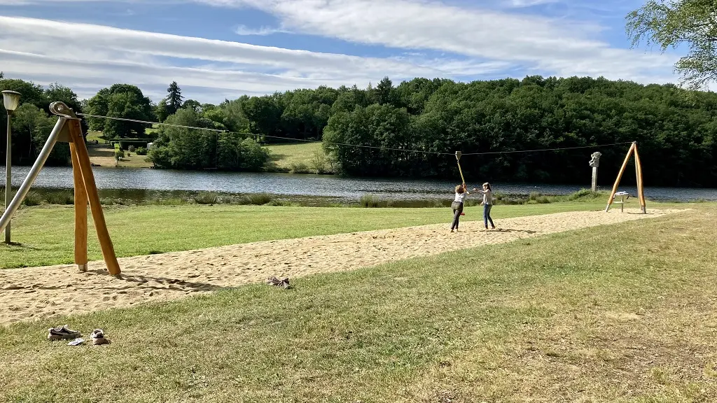 Plage du lac de Ste Hélène, à Bujaleuf_6