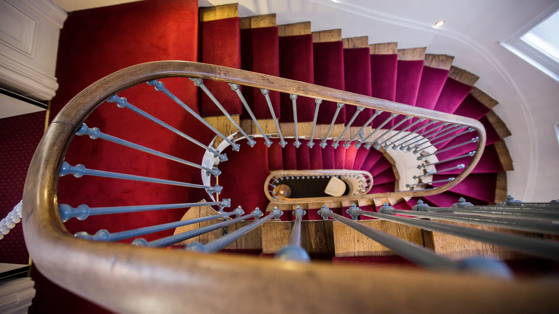 HÔTEL de PARIS Limoges
L'escalier monumental en chêne_8