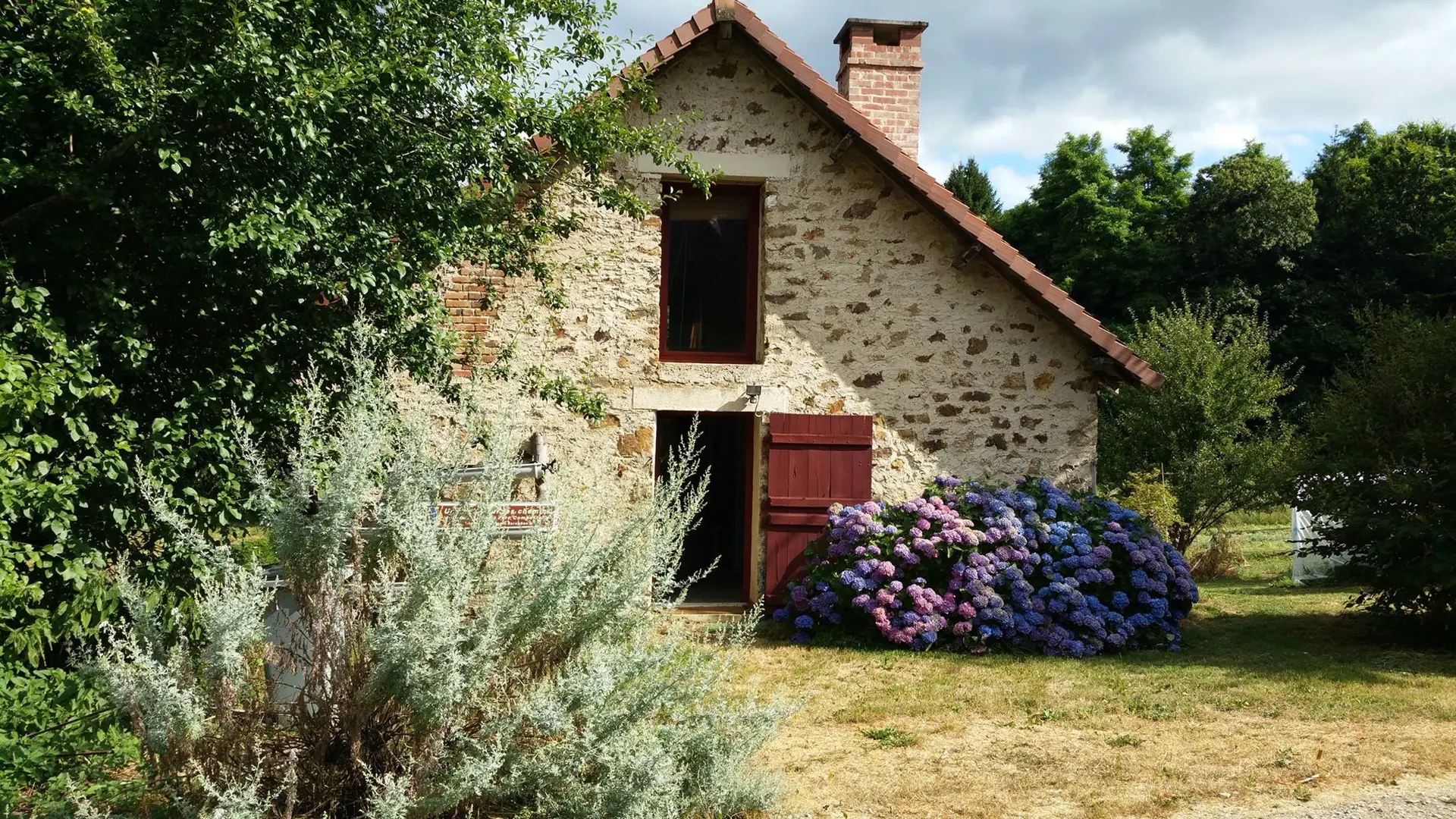 Gîte « Sur le chemin de Compostelle » à ST GERMAIN LES BELLES_1