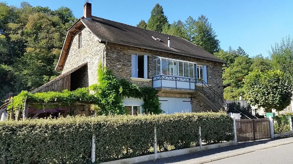 chambre d'hôtes les charrons ségur le château_1