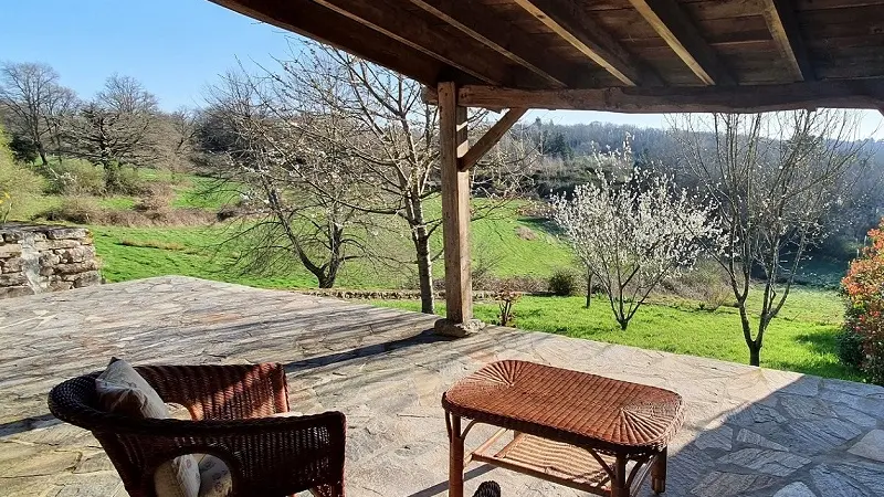 Terrasse avec vue sur la vallée