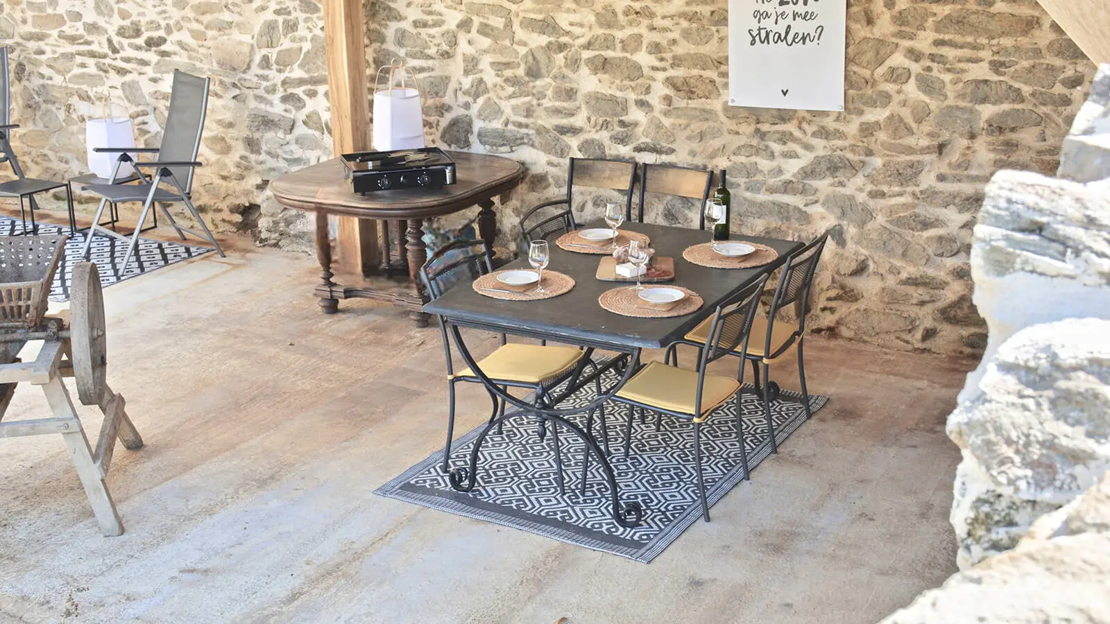 terras-vakantiehuis-lott-saint-germain-les-belles-BBQ