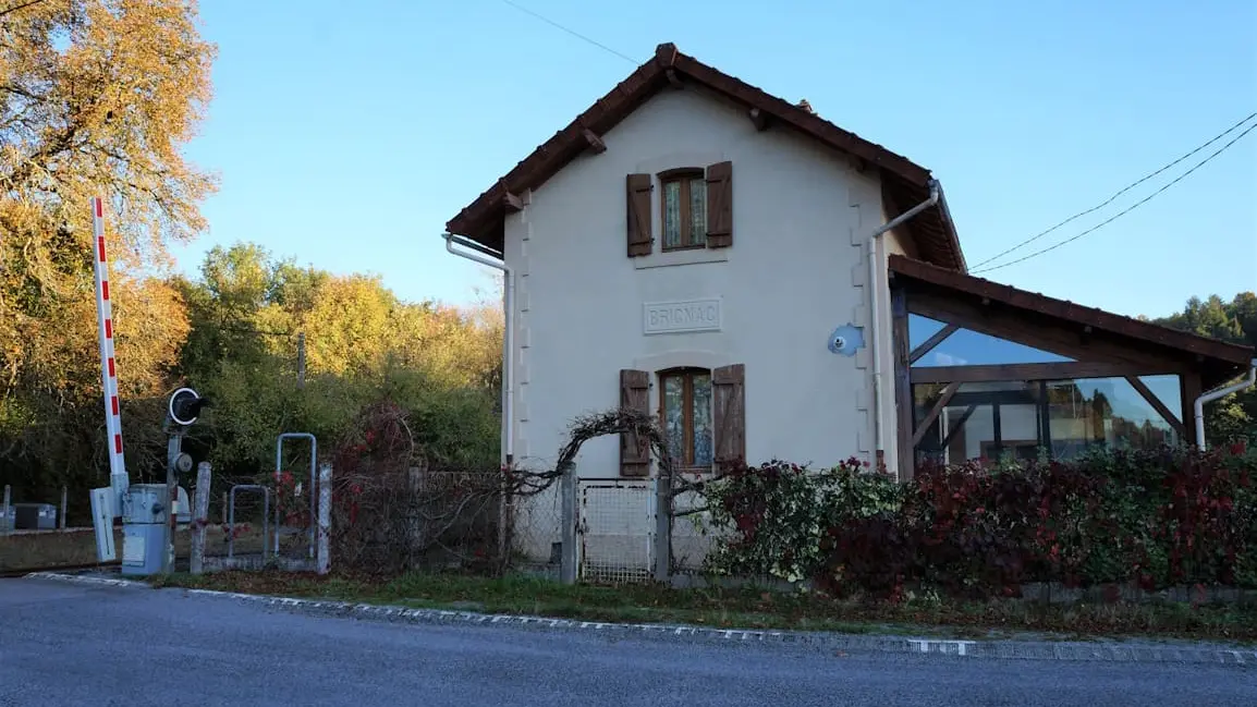 Ancienne gare de Brignac à Royères