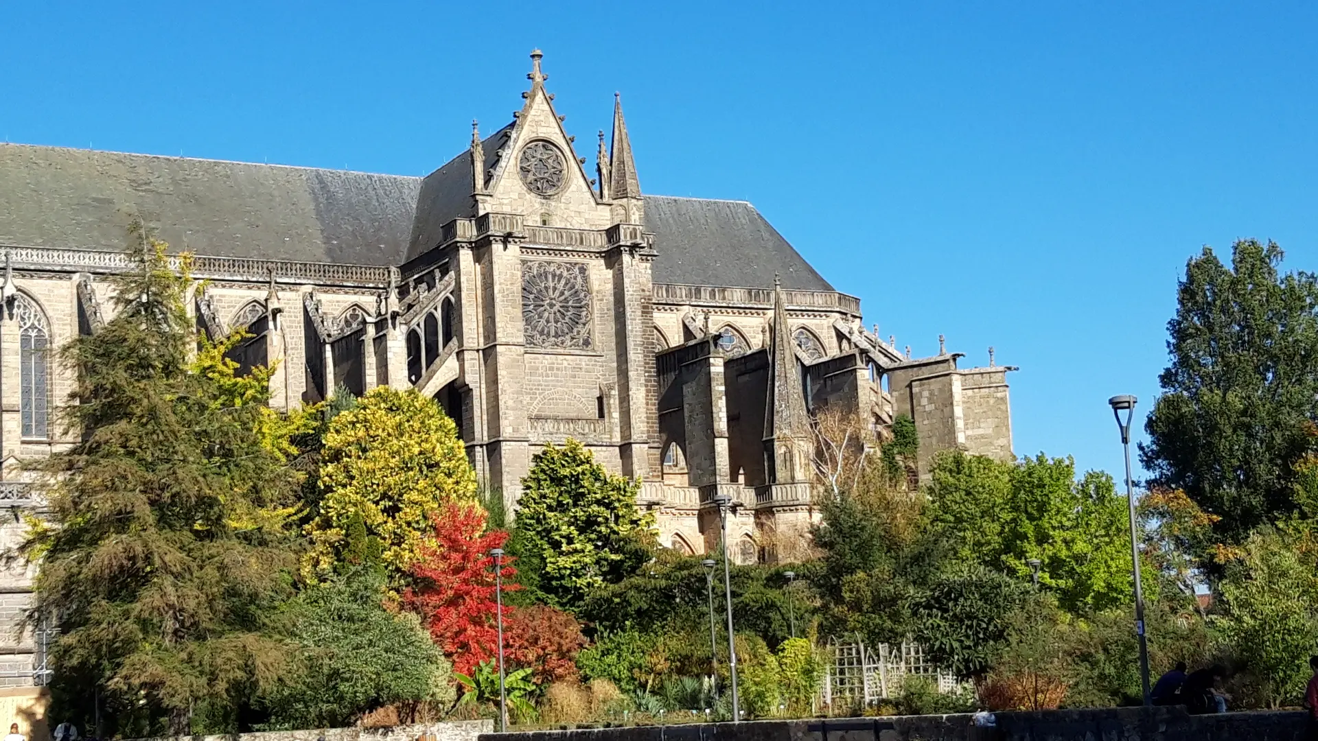 Cathédrale en automne © Lacotte (2)