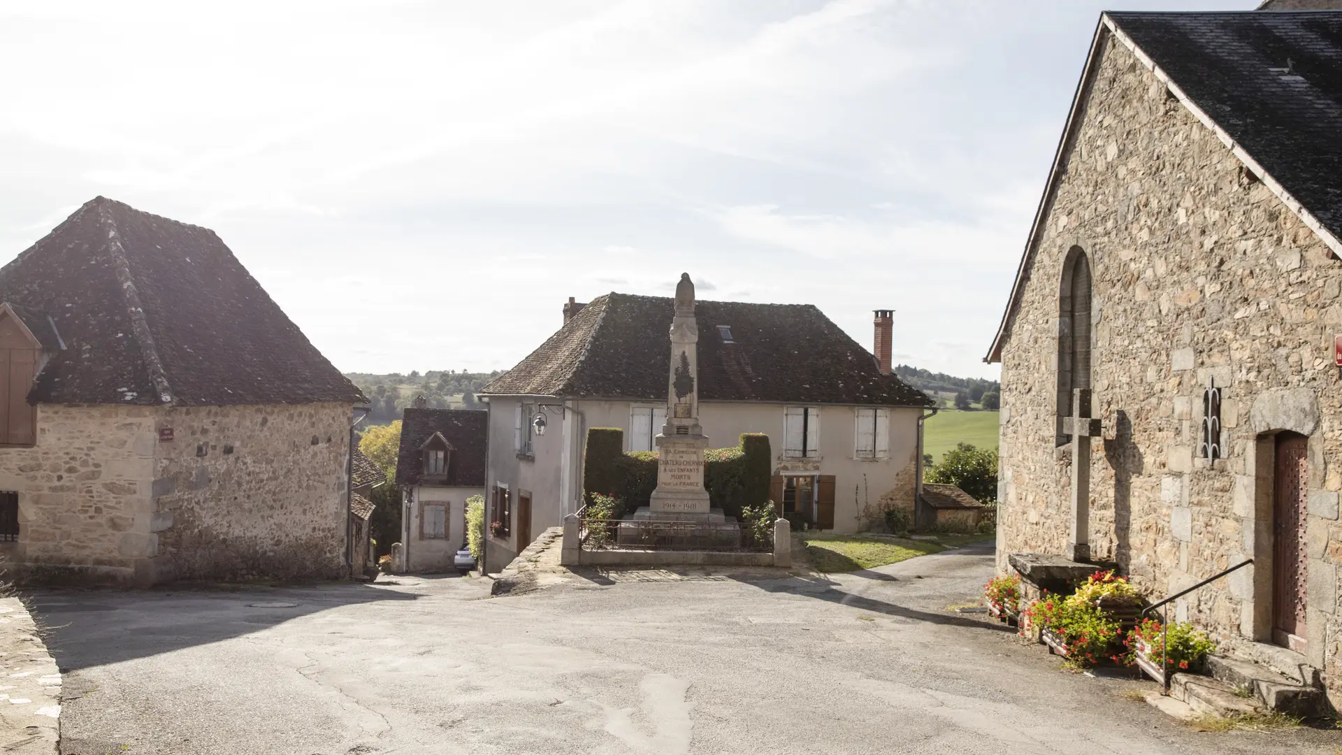 Chateau-Chervix (crédits photo la Chataigneraie)