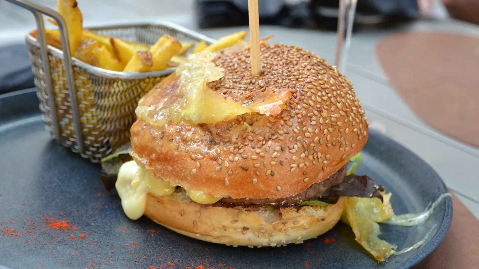 Burger du moment et frites maison