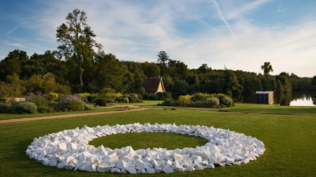 Domaine des Etangs exposition Massignac - RICHARD LONG - Ring of white marble