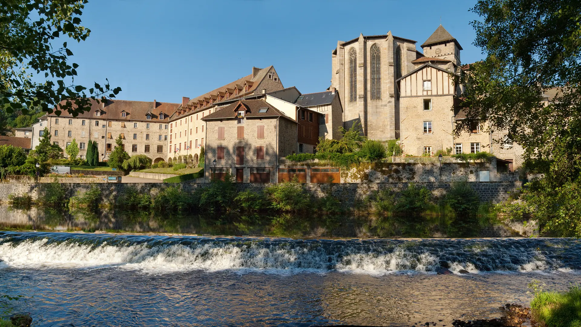 Eymoutiers Vienne Mairie Collégiale