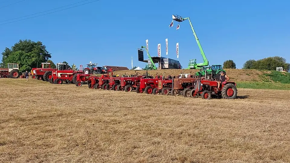Folles tracteurs rouges