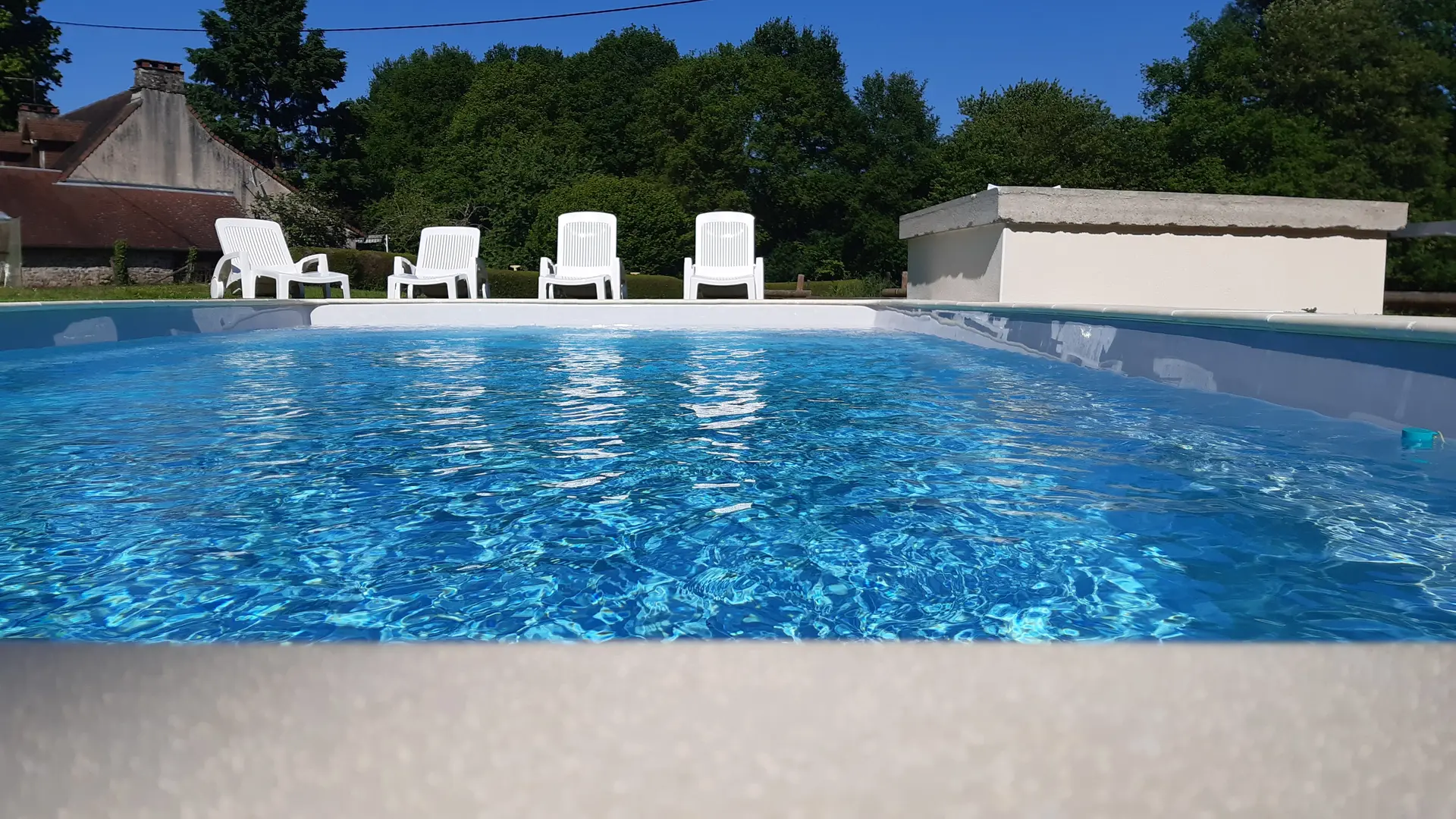 Gîte de la Brunerie Piscine transats