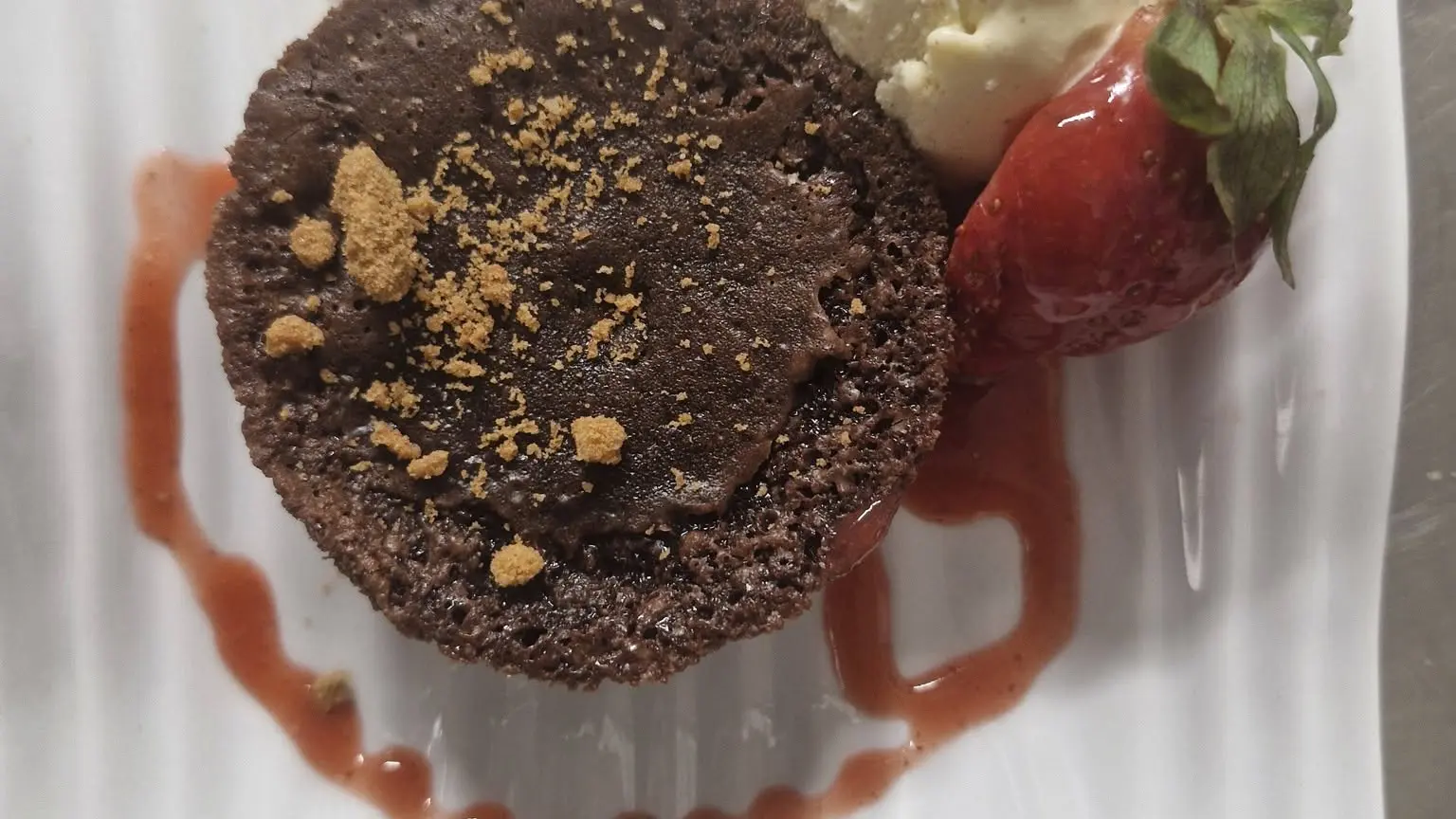 Gourmandise à l'Auberge Saint Martin avec un coulant au chocolat