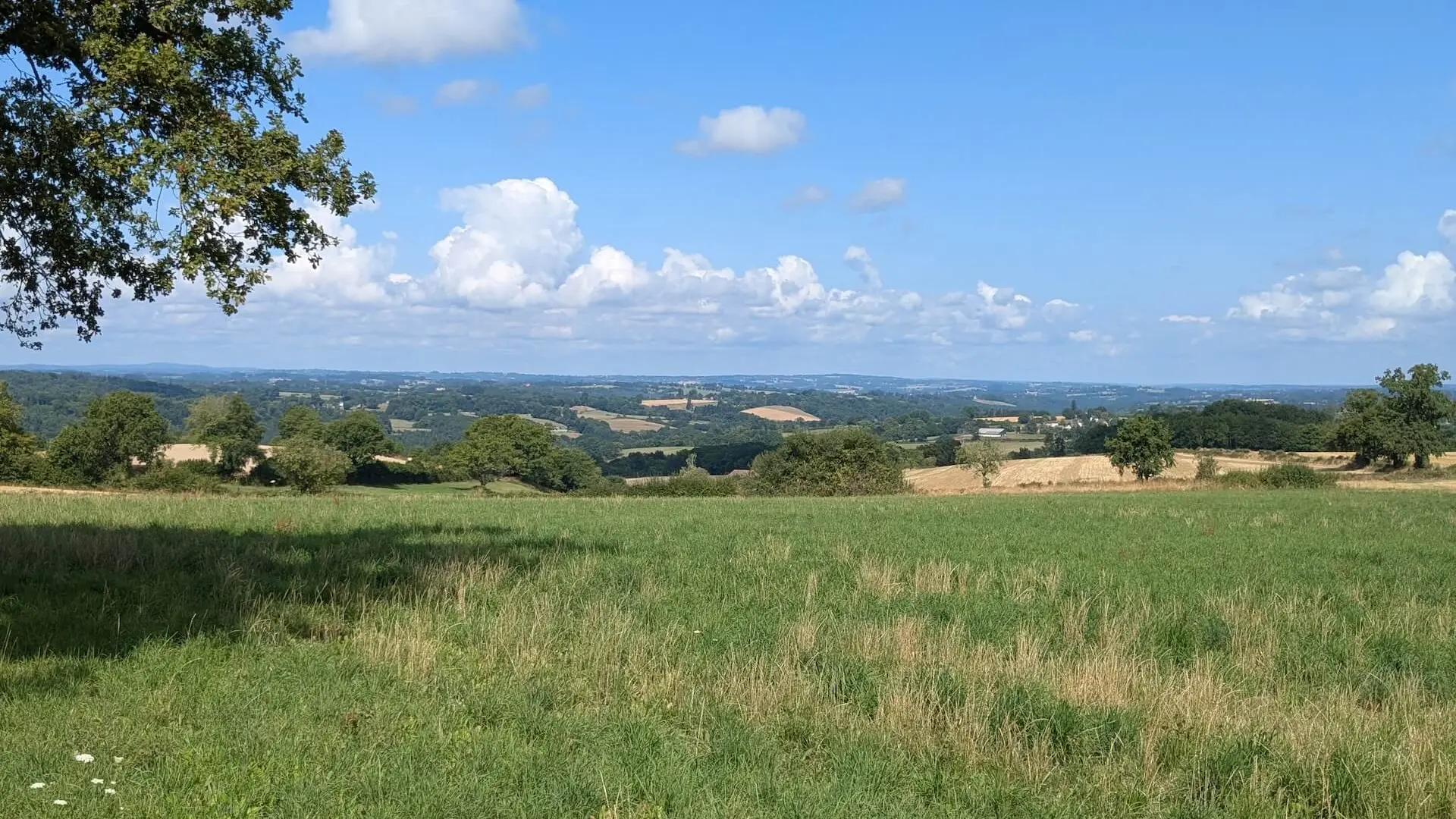 Glanges sentier du Theillaumas vue horizon