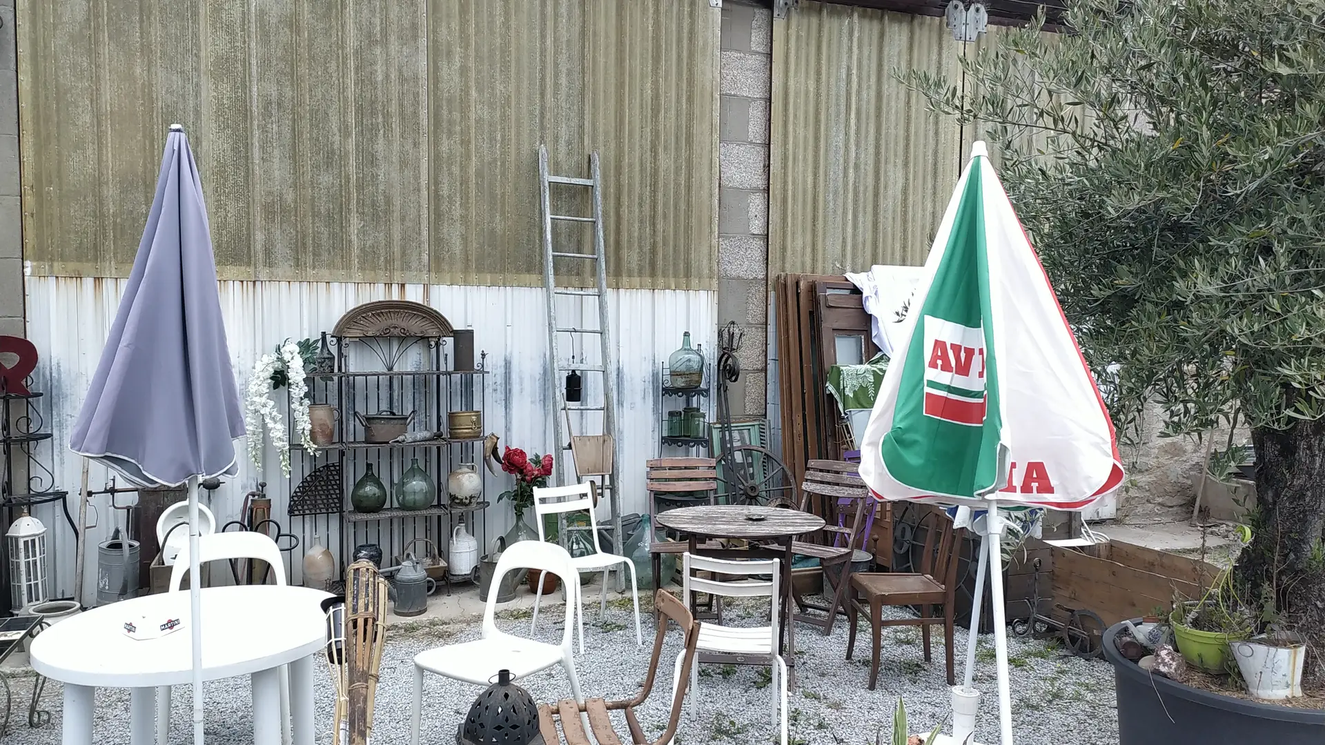 café brocante fripperie à Saint-Léonard de Noblat