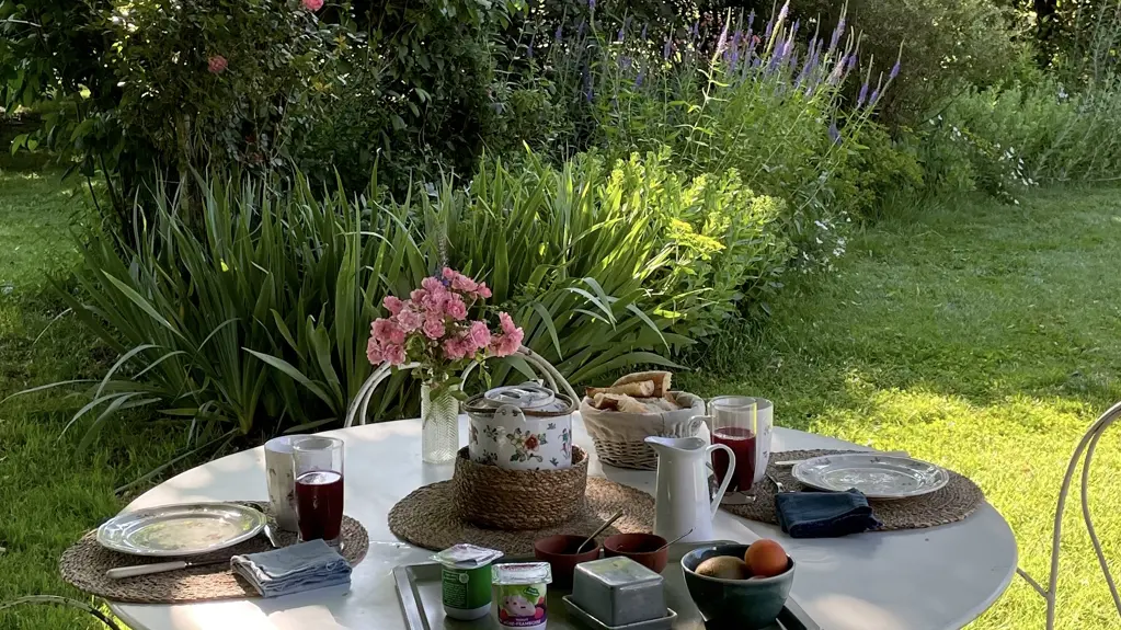 petit déjeuner au jardin