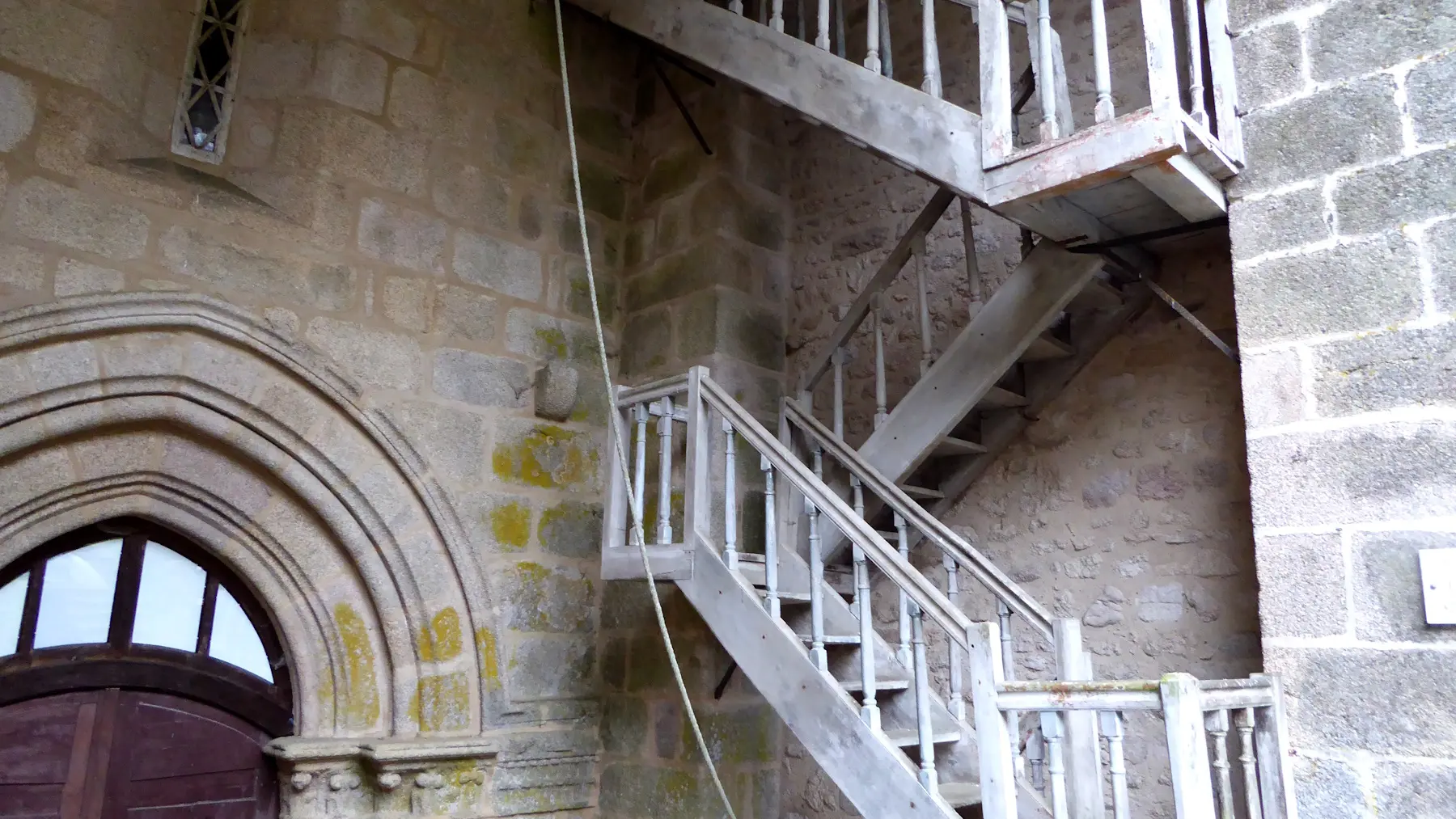 Eglise Saint-Martial - Escalier en bois