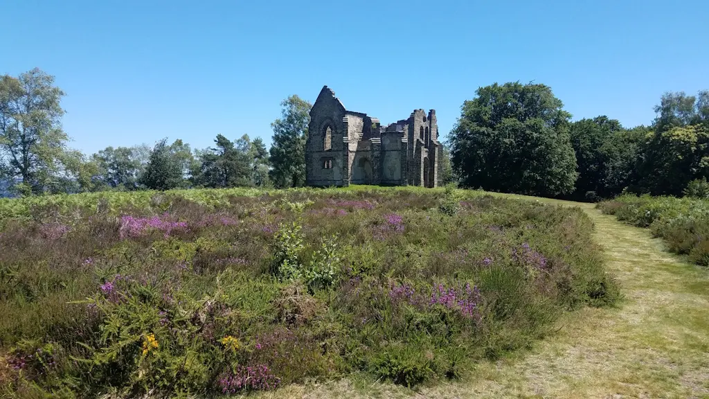 Vestige de la Chapelle Notre-Dame-de-Bon-Secours au Mont Gargan