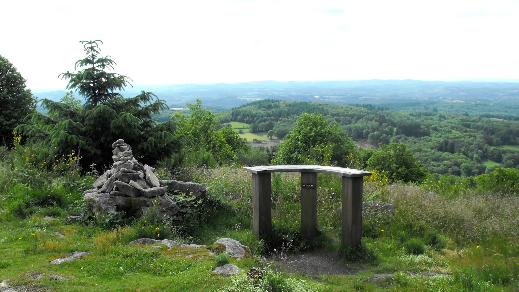 Point de vue au Puy des Roches