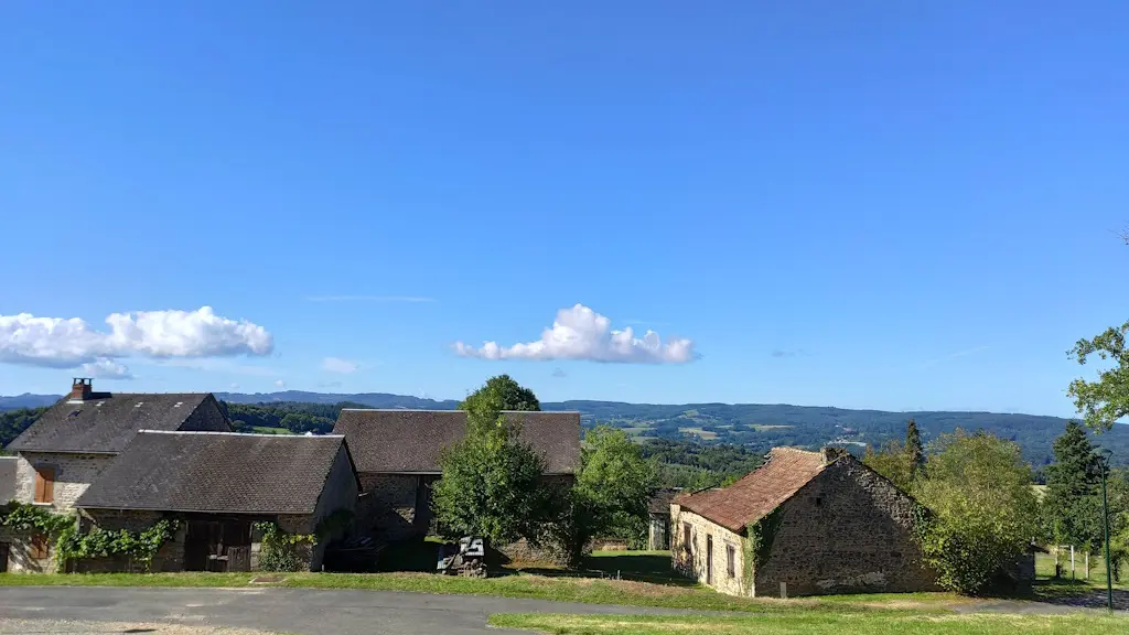 Vue depuis l'église de Ste-Anne (Sainte-Anne-Saint-Priest)