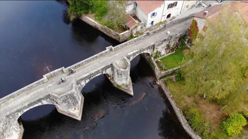 Cycliste au Pont de Noblat