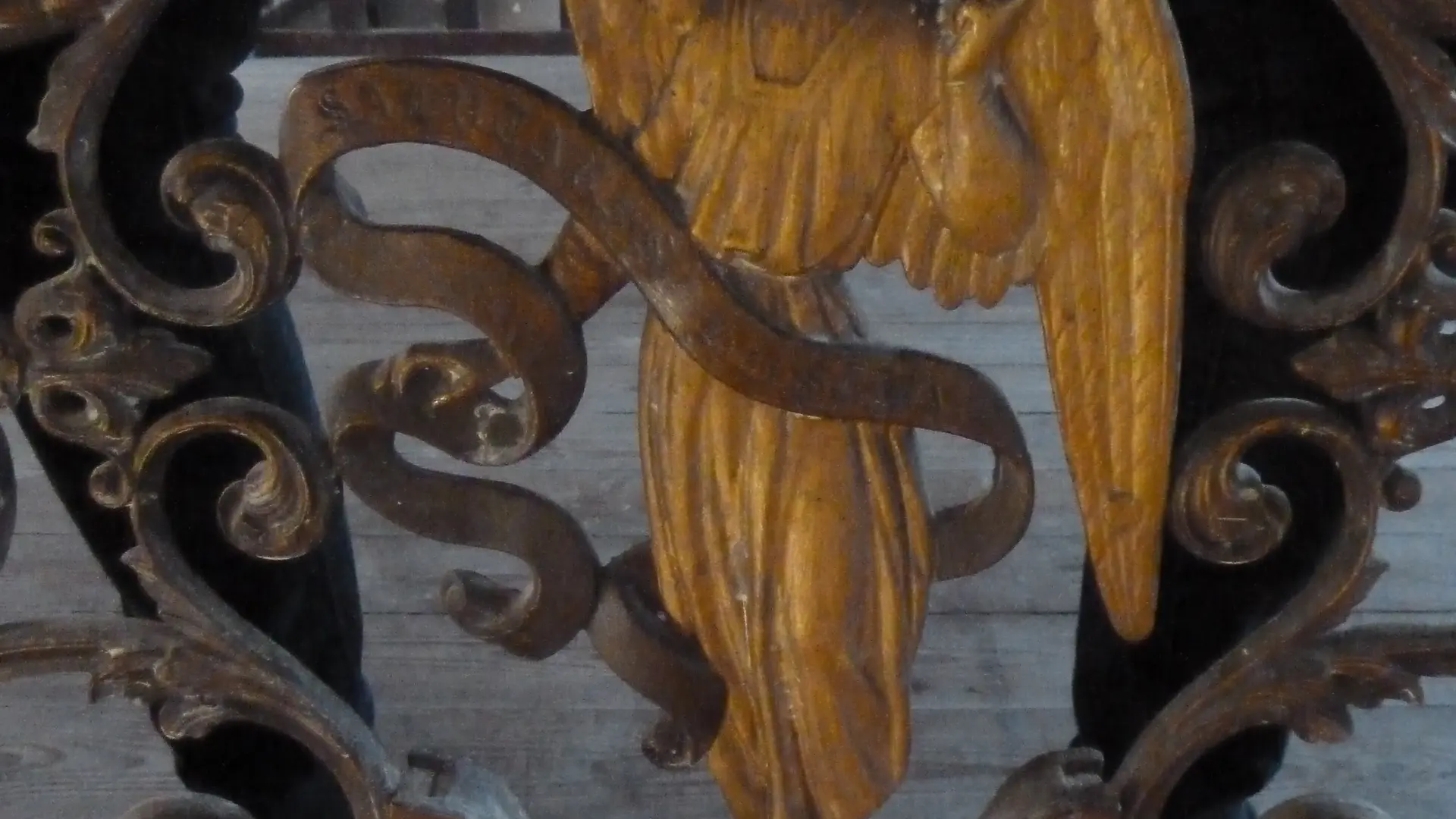 détail tribune